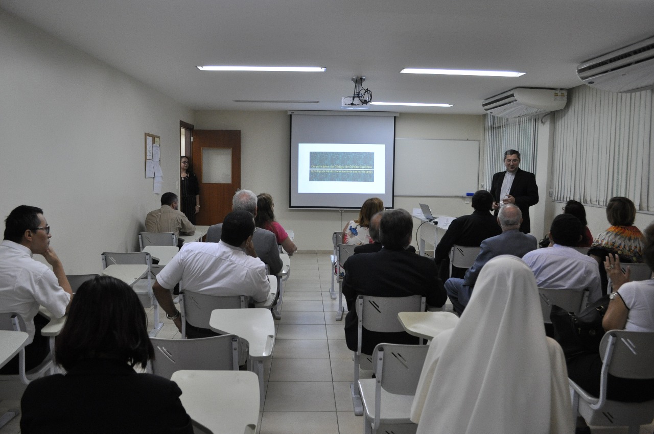Aula Magna abrirá atividades acadêmicas no Instituto de Direito Canônico