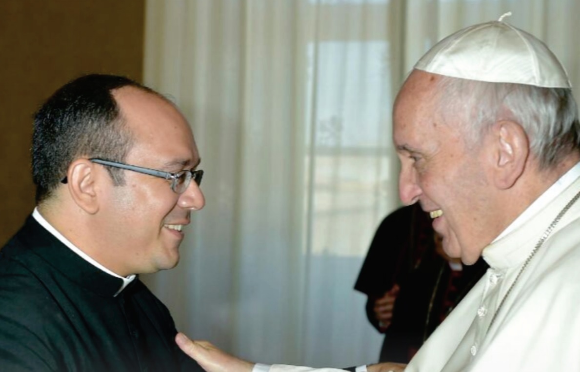 Sacerdote produz um Pequeno Manual para a Semana Santa; baixe