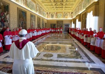 Papa: Cúria muda para servir melhor a humanidade
