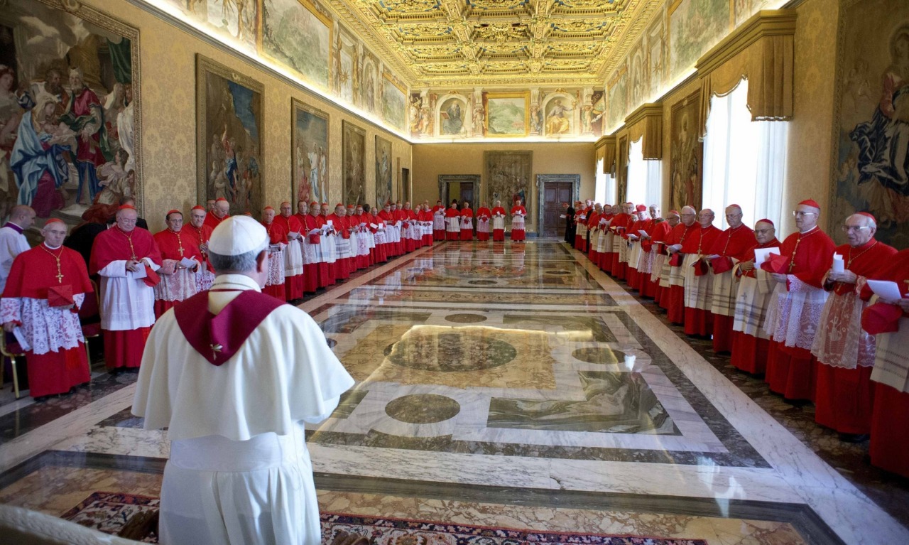 Papa: Cúria muda para servir melhor a humanidade